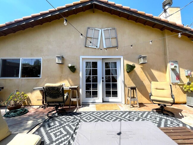 Building Photo - Custom 3-Bed, 2.5 -Bath Retreat with Luxury Features in Reseda