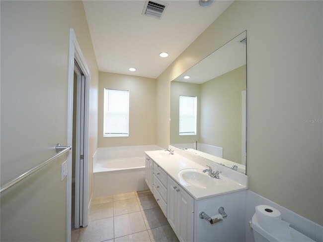Building Photo - 1648 Napoli Dr W