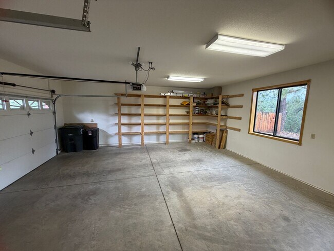 Building Photo - 16 King Mountain Rd