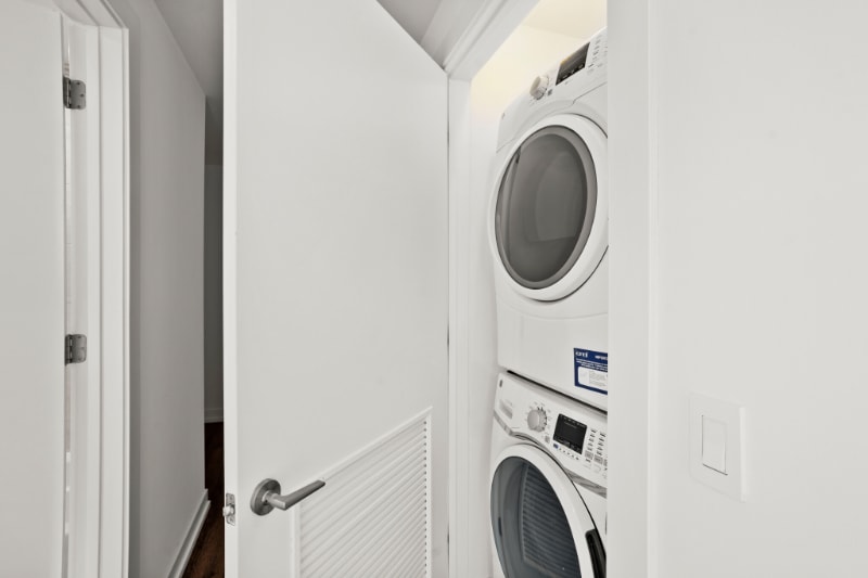 Building Photo - 1118 N Wells St