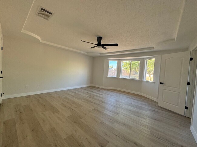 Building Photo - Newly remodeled home on The Mesa in Hesperia!