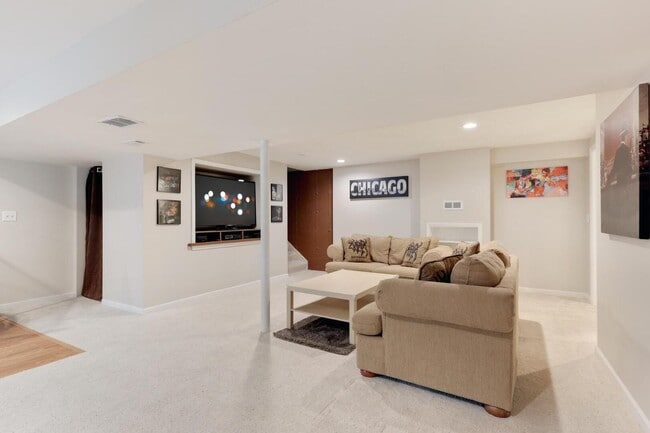Building Photo - 11855 Presley Cir