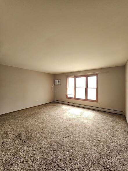 Building Photo - 1450 Getzelman Dr