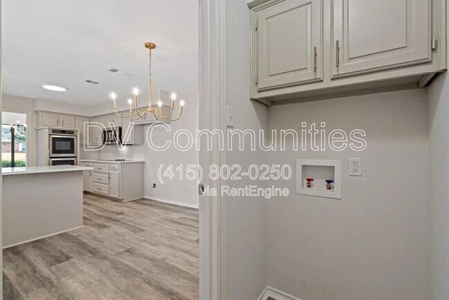Building Photo - 1614 N Valley Pkwy