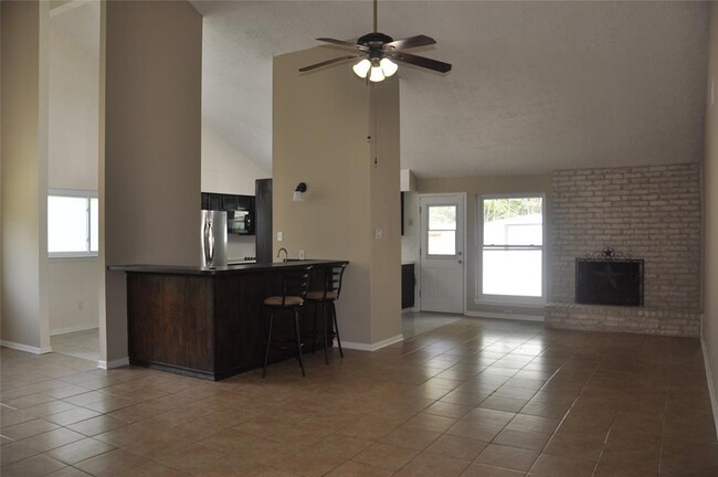 Building Photo - 4715 Glendower Dr