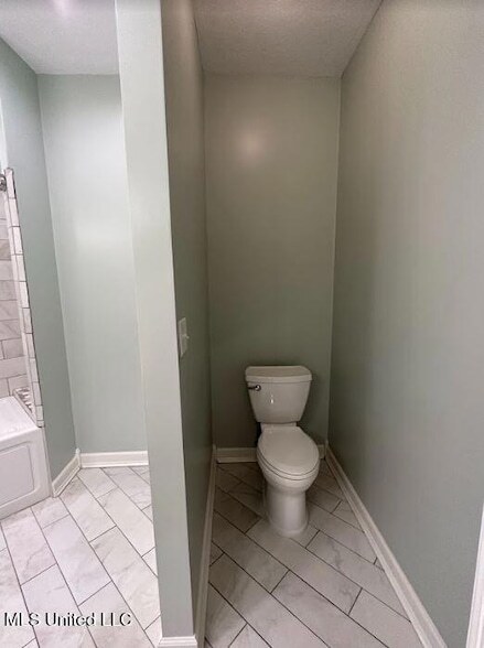 Building Photo - 2206 Pinehaven Dr