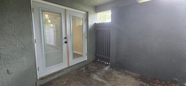 Building Photo - 4050 SE 22nd Ave