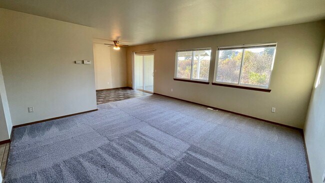 Building Photo - 725-727-727 Crystal Springs St NW