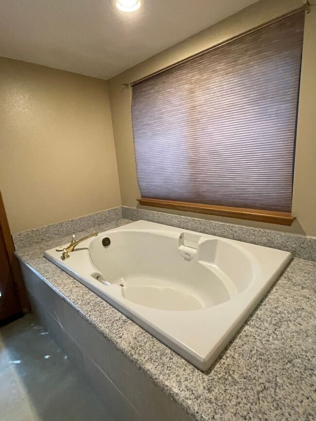 Building Photo - Charming home coming soon in NE Visalia!