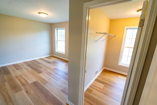 Building Photo - 649 Kayloc Cir