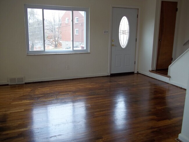 Building Photo - 414 Jacobson Dr