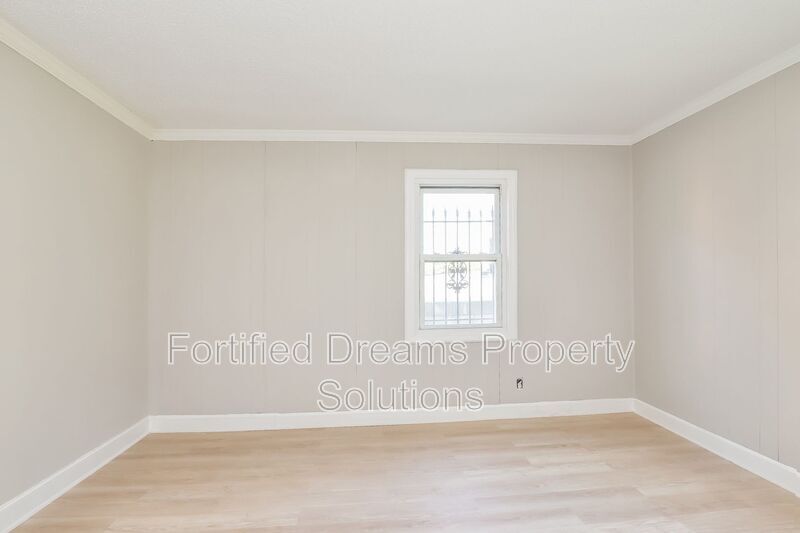 Building Photo - 815 Camel Ave