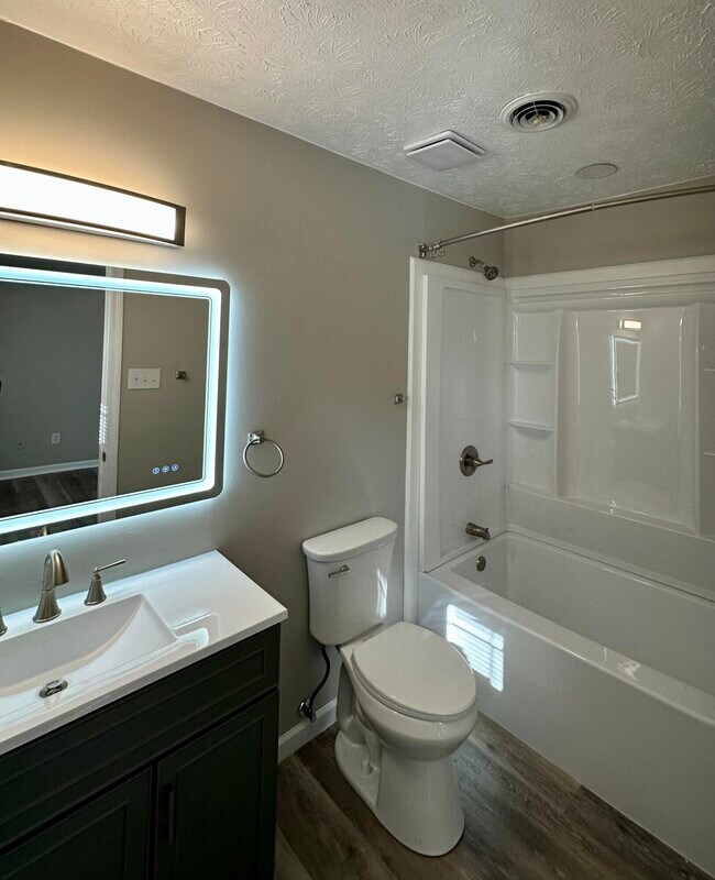 Building Photo - 3353 Kenesaw Dr