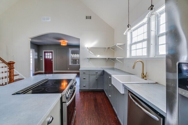 Building Photo - Newly Updated 4/3 in Howell Station w/ Ful...