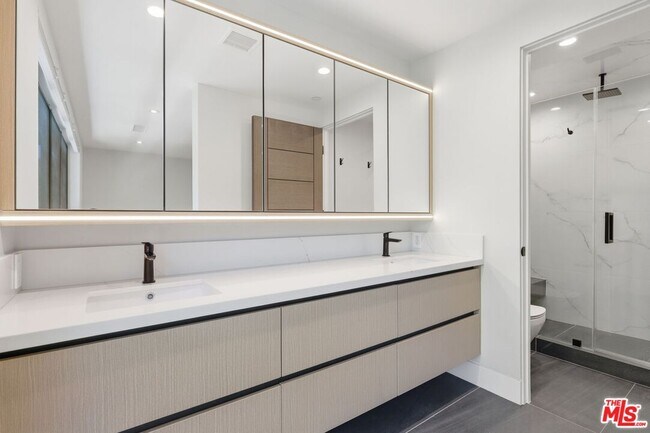 Building Photo - 11769 Bellagio Rd