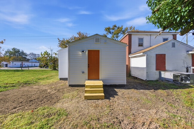 Building Photo - 4308 Roanoke Ave