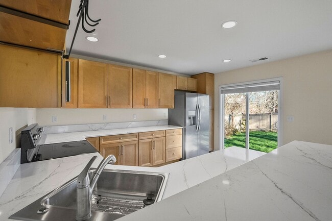 Building Photo - Lake Stevens~Amber Skyline