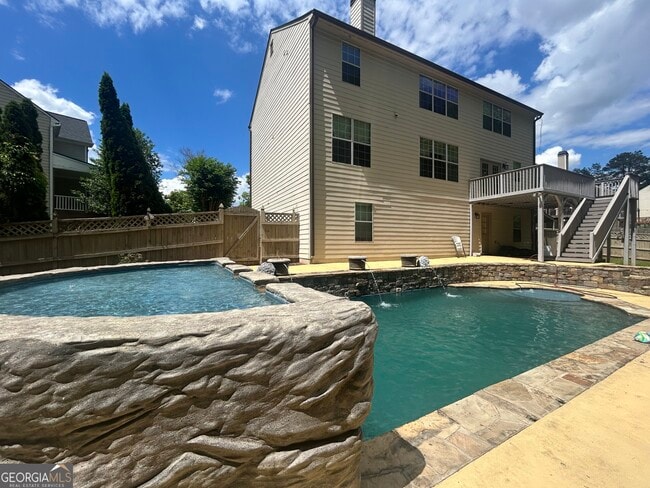 Building Photo - 711 Pine Grove Cir