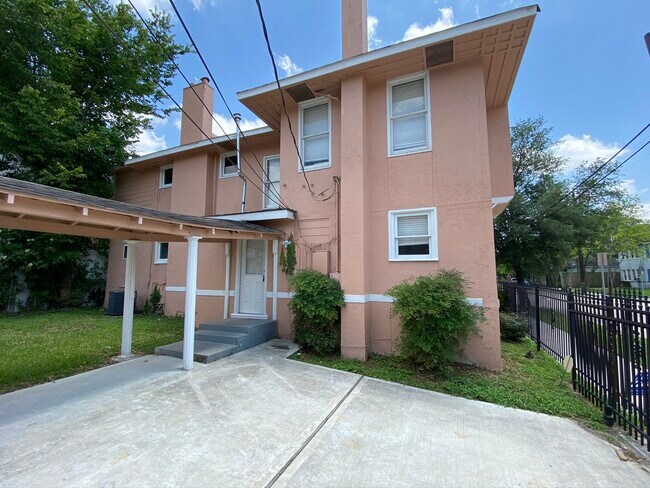 Building Photo - 520 Sul Ross St