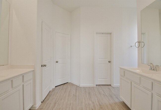 Building Photo - 9407 Camden Clf Ct