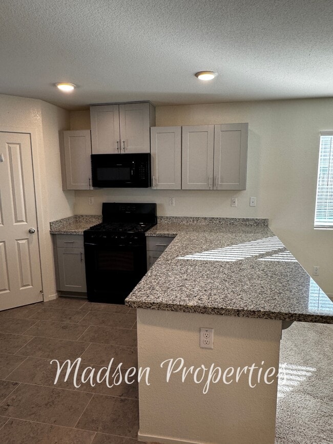 Building Photo - 114 Christian Ave