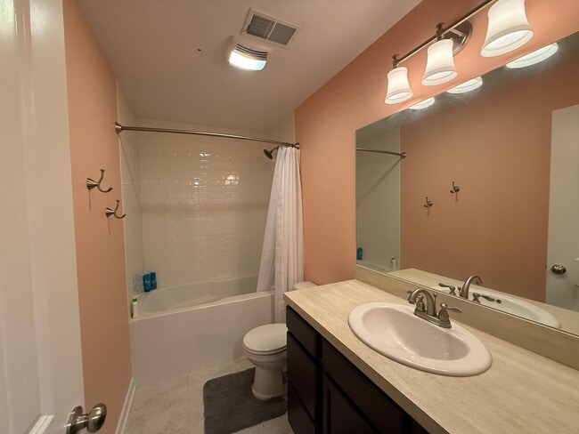 Building Photo - Welcome Home –  Beautiful 5 Bed/4 bath in ...