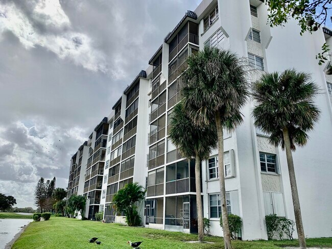 Building Photo - 3100 W Rolling Hills Cir