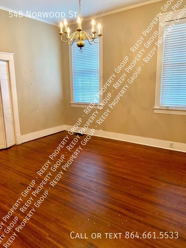 Building Photo - CONVERSE HEIGHTS! Premium location for thi...