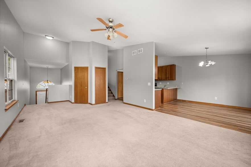 Building Photo - 701 Blackstone Ct