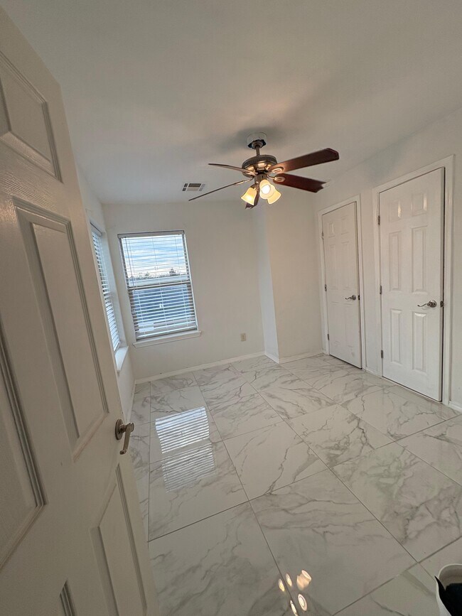 Building Photo - 1217 SW 18th St