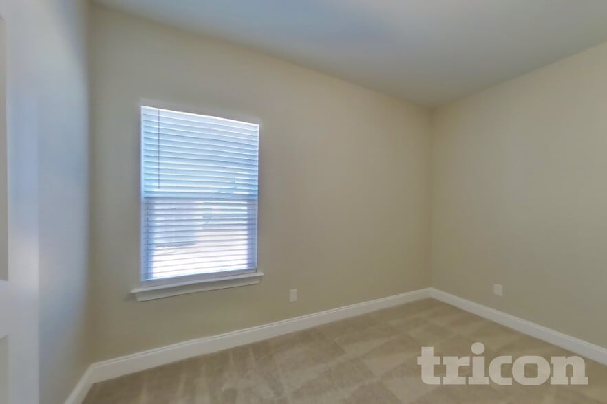 Building Photo - 1331 Carriage Park Dr