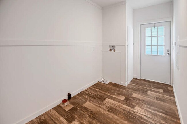 Building Photo - 1447 Whispering Pnes Lp