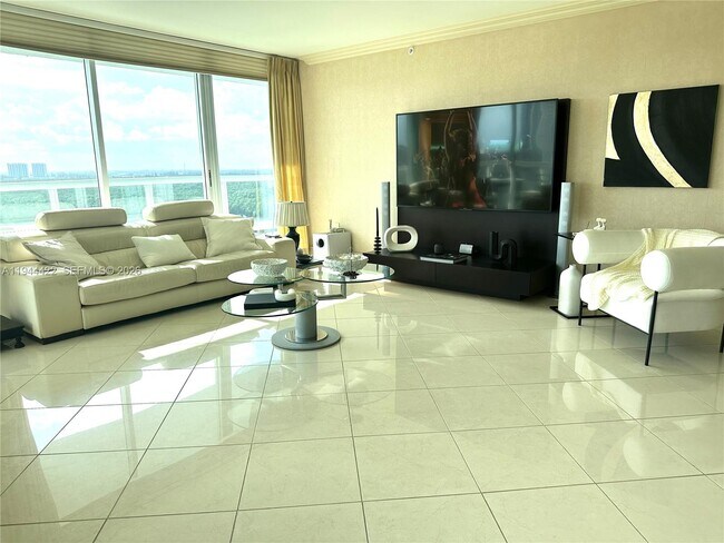 Building Photo - 16500 Collins Ave