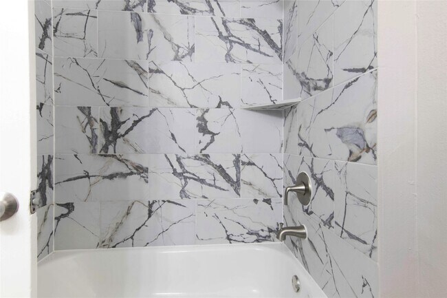 Building Photo - 504 Billington St