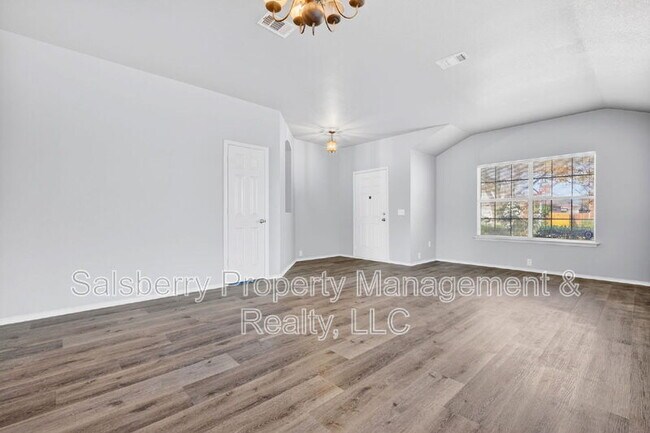 Building Photo - 2545 Prospect Hill Dr