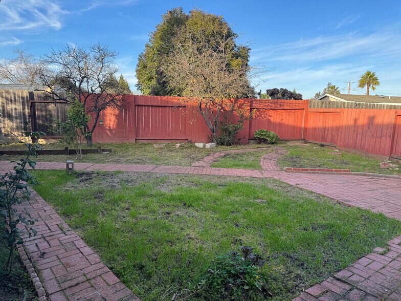 Large backyard - 1650 Farm Bureau Rd