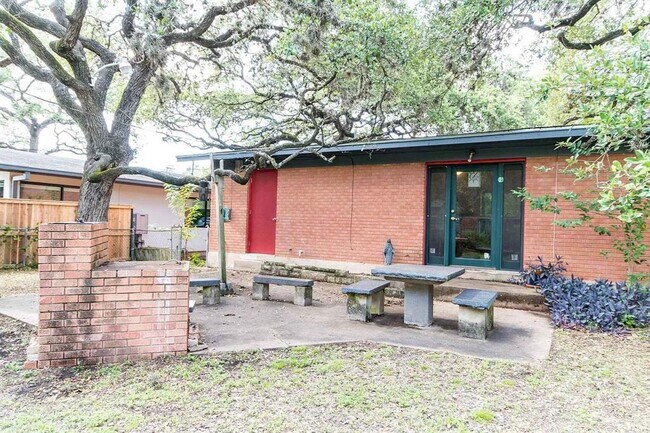 Building Photo - 1207 Fieldcrest Dr