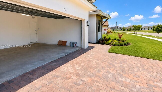 Building Photo - 4993 Ofanto Ln