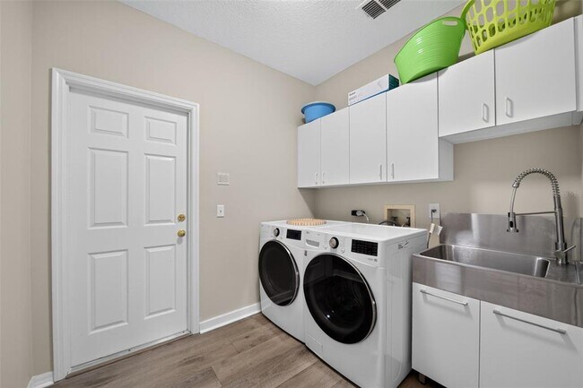 Building Photo - 804 Rosemist Ct