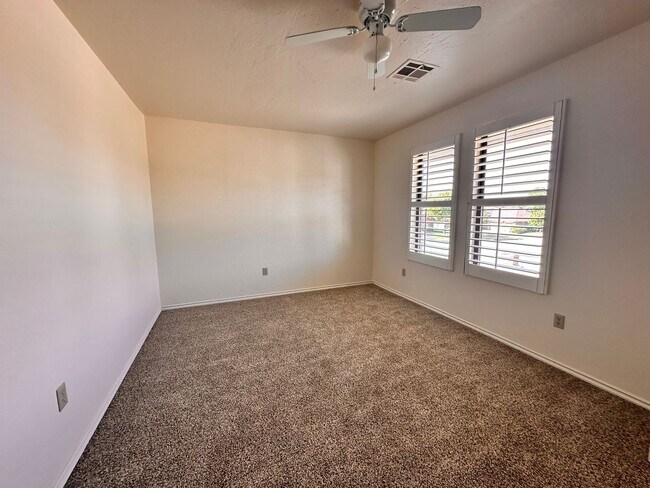 Building Photo - Spacious 4 Bed in Deer Creek
