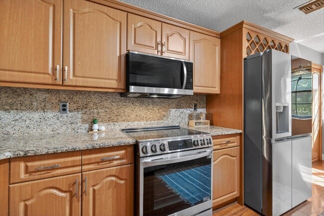 Building Photo - 301 SW 158th Terrace