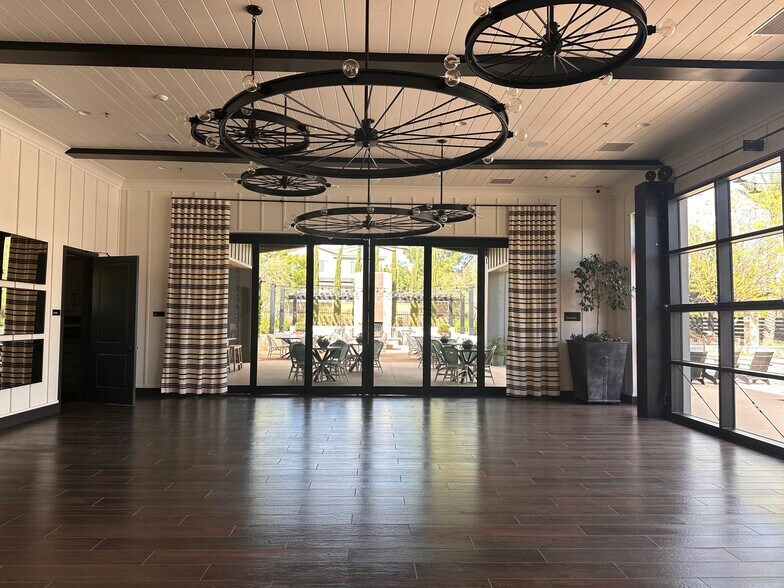 Building Photo - 696 Philip Way