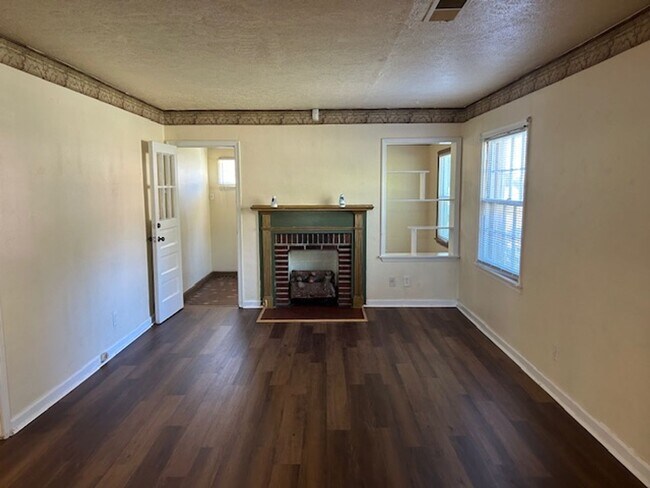 Building Photo - Charming 3-bedroom, 1-bathroom home located in Columbus, GA