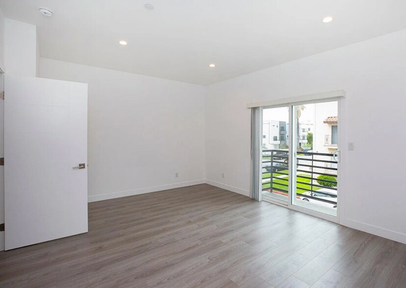 Building Photo - 5026 1/2 Cleon Ave