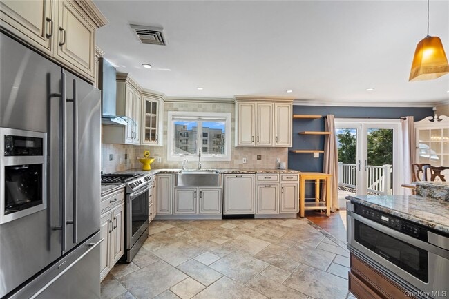 Building Photo - 539 Nassau Ave