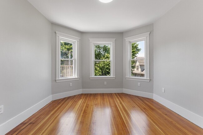 Building Photo - 64 Bakersfield St