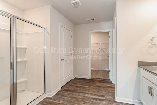 Building Photo - 1365 37th Ave Lane NE