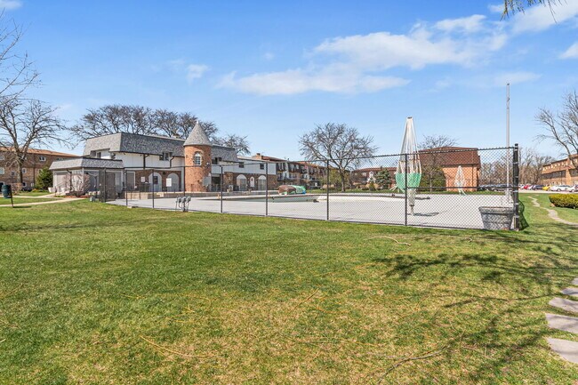 Building Photo - 9446 Bay Colony Dr