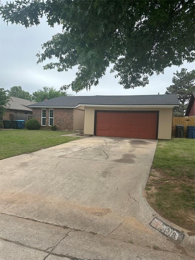 Building Photo - 1318 Alviola Ave