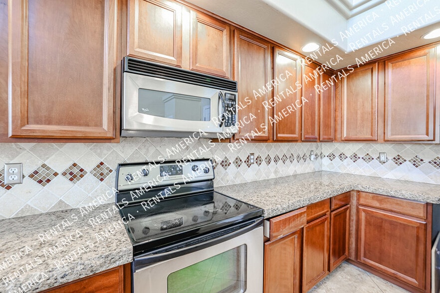 Building Photo - 14958 W Cameron Dr